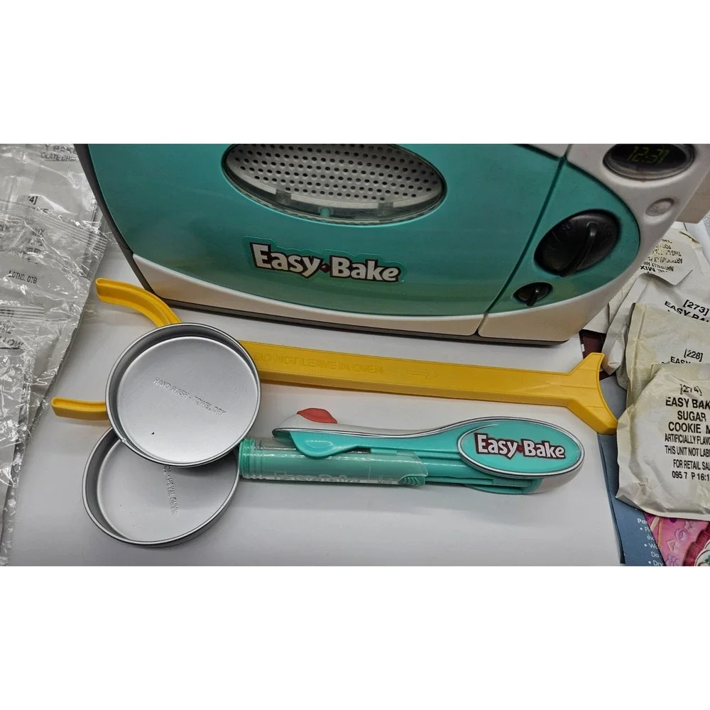 Easy-Bake Oven and Snack Center Teal White Electric Toy‎ with Pans and Mixes